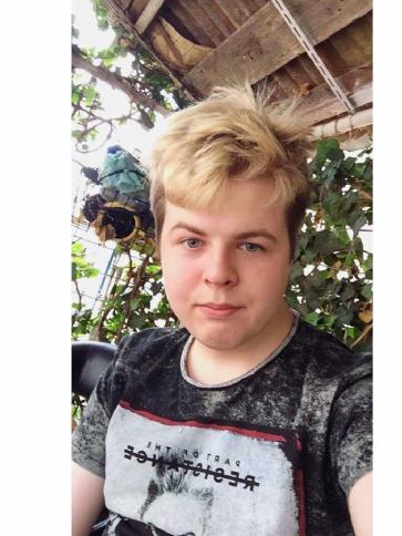 Alex, 26 éves vecsési társkereső férfi profil fotója