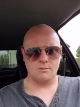 Sziasztok! Zoltan vagyok. Komoly pápadereskei párkereső nők jelentkezését várom.