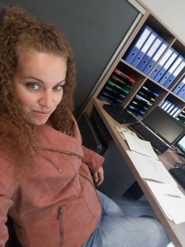 Helga, 32 éves környei társkereső nő profil fotója