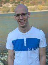 Sziasztok! Ákos vagyok. Diplomás budakalászi társkereső nőket keresek ismerkedési célból.