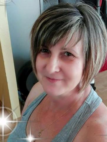 Erzsébet, 63 éves esztergomi társkereső nő profil fotója Erzsébet, 63 éves esztergomi társkereső nő profil fotója