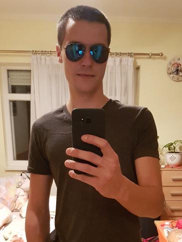 Krisz, 29 éves tápiószentmártoni társkereső férfi profil fotója