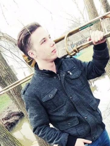 Dávid, 26 éves tiszafüredi társkereső férfi profil fotója