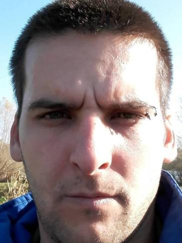 Zsolt, 35 éves pölöskei társkereső férfi profil fotója