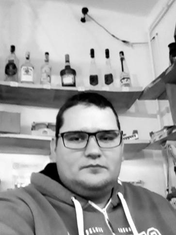 László, 32 éves túrricsei társkereső férfi profil fotója