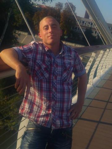 Zoli, 34 éves kunszentmártoni társkereső férfi profil fotója