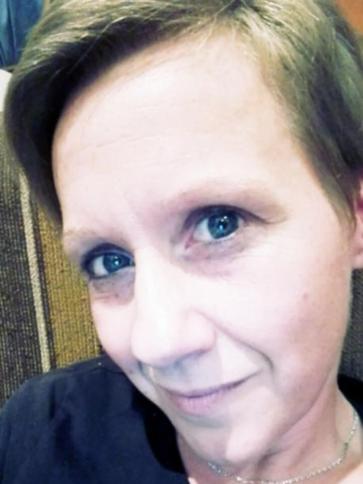 Kata, 46 éves sárvári társkereső nő profil fotója Kata, 46 éves sárvári társkereső nő profil fotója