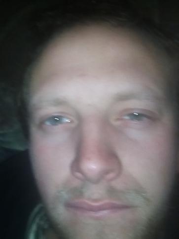 Karesz, 35 éves bakonycsernyei társkereső férfi profil fotója