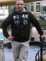 Sziasztok! Karesz vagyok. Komoly mikekarácsonyfai párkereső nők jelentkezését várom.