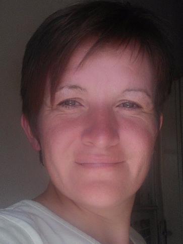 Éva, 44 éves encsi társkereső nő profil fotója