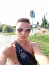 Sziasztok! Tóth vagyok. Komoly sonkádi párkereső nők jelentkezését várom.