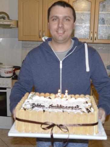 Sanyi, 42 éves kecskédi társkereső férfi profil fotója