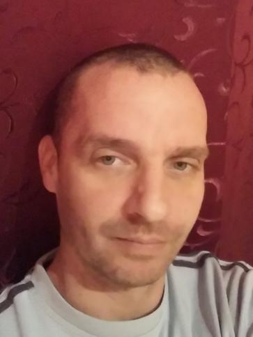Viktor, 45 éves etyeki társkereső férfi profil fotója