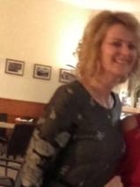 Sziasztok! Ildikó vagyok. Diplomás dabasi párkereső férfiakat keresek randizni.