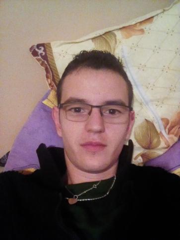 Zoltán, 33 éves levéli társkereső férfi profil fotója