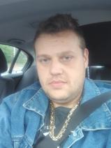 Sziasztok! Zoltán vagyok. Online lánycsóki randizni vágyó nők kattinsatok a kedvenc gombra.