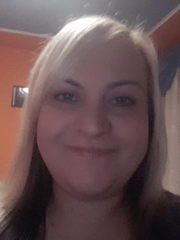 Adrienn, 37 éves újhartyáni társkereső nő profil fotója