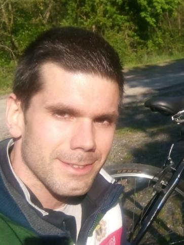 Viktor, 38 éves súri társkereső férfi profil fotója