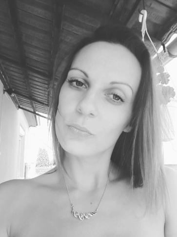 Kitti, 36 éves hosszúpályi társkereső nő profil fotója