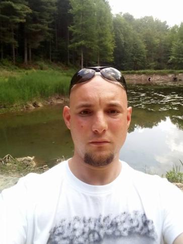 Balázs, 34 éves berzencei társkereső férfi profil fotója