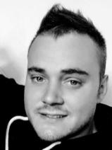 Sziasztok! Péter vagyok. Online kisszállási randizni vágyó nők kattinsatok a kedvenc gombra.