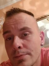 Sziasztok! István vagyok. Komoly aparhanti párkereső nők jelentkezését várom.