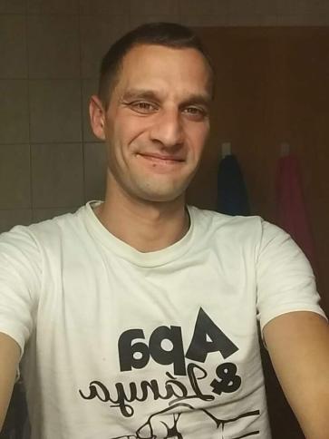 László, 38 éves tápiószecsői társkereső férfi profil fotója