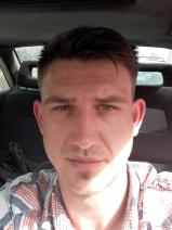 Sziasztok! Erik vagyok. Online horti randizni vágyó nők kattinsatok a kedvenc gombra.