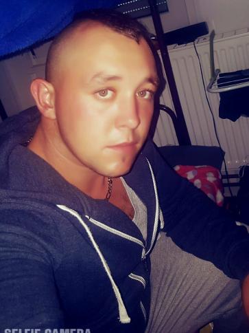 Barna, 30 éves albániai társkereső férfi profil fotója