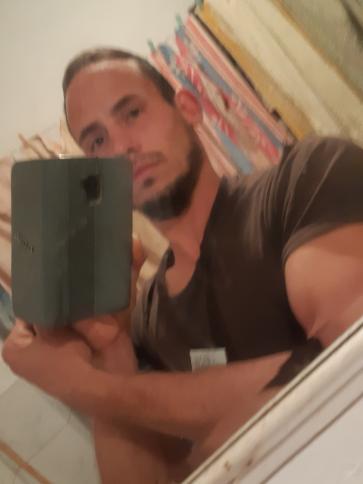 Tibor, 32 éves zombai társkereső férfi profil fotója