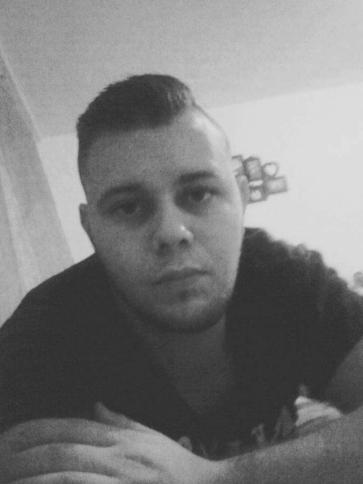 Olivér, 30 éves alibánfai társkereső férfi profil fotója