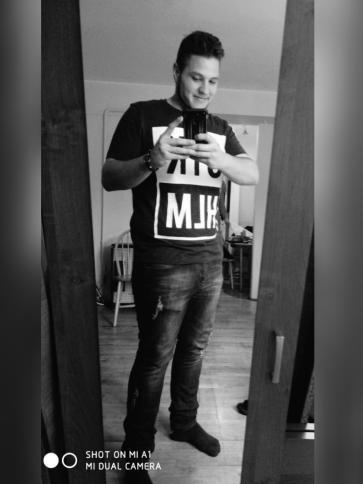 Miklós, 33 éves borsosberényi társkereső férfi profil fotója