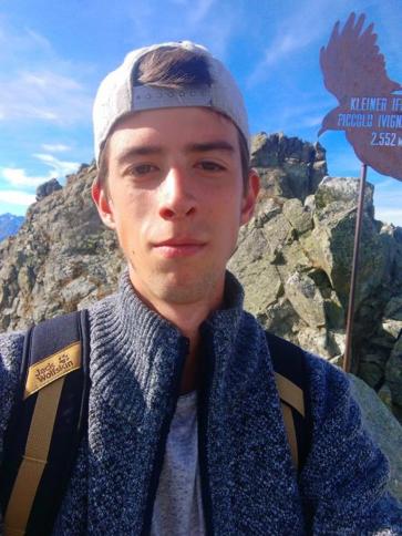 Erik, 28 éves enesei társkereső férfi profil fotója