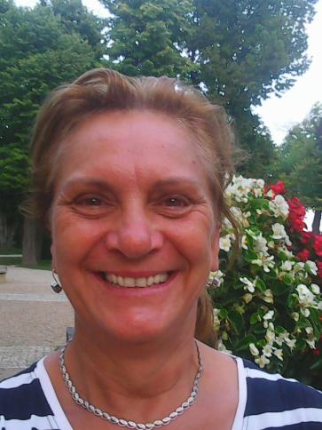 Gyöngyi, 64 éves veszprémi társkereső nő profil fotója