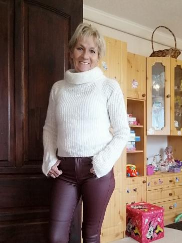 Piroska, 63 éves gesztelyi társkereső nő profil fotója