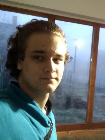 Bálint, 26 éves baracsi társkereső férfi profil fotója