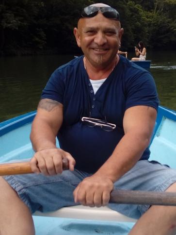 Béla, 59 éves jászberényi társkereső férfi profil fotója