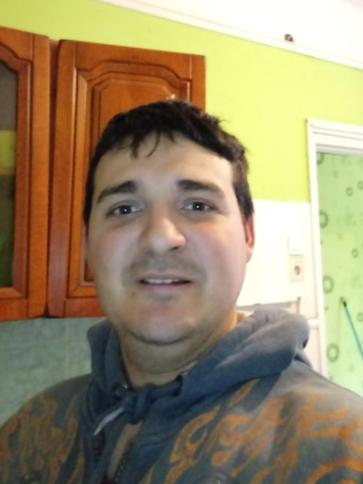 Jani, 42 éves abádszalóki társkereső férfi profil fotója Jani, 42 éves abádszalóki társkereső férfi profil fotója