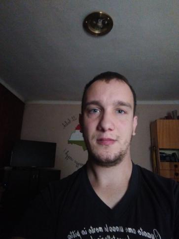 Zsolt, 32 éves salomvári társkereső férfi profil fotója