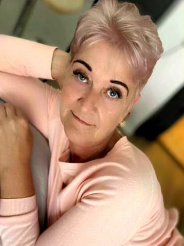 Éva, 58 éves boldogi társkereső nő profil fotója