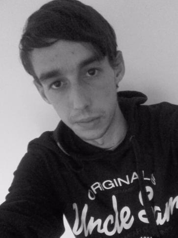 Renátó, 32 éves délegyházai társkereső férfi profil fotója