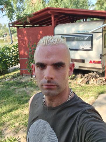 János, 35 éves érdi társkereső férfi profil fotója