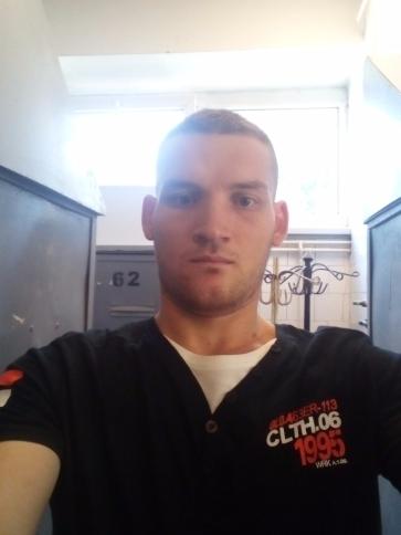 Alex, 32 éves ófehértói társkereső férfi profil fotója
