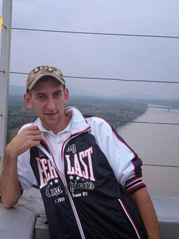 Krisztián, 35 éves sárvári társkereső férfi profil fotója
