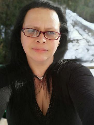 Naomi, 51 éves egri társkereső nő profil fotója