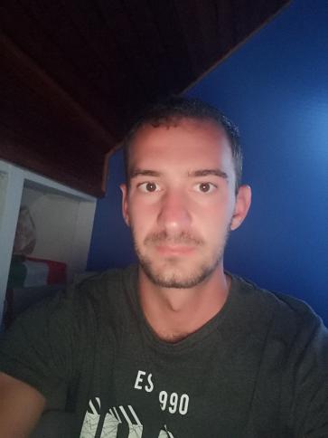 Miklós, 34 éves fehérvárcsurgói társkereső férfi profil fotója