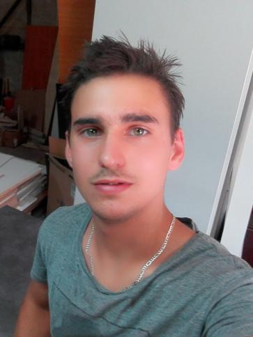 Krisztián, 30 éves franciaországi társkereső férfi profil fotója