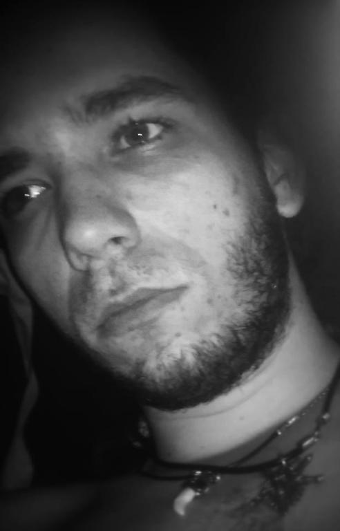 Tibor, 30 éves kapuvári társkereső férfi (23039)