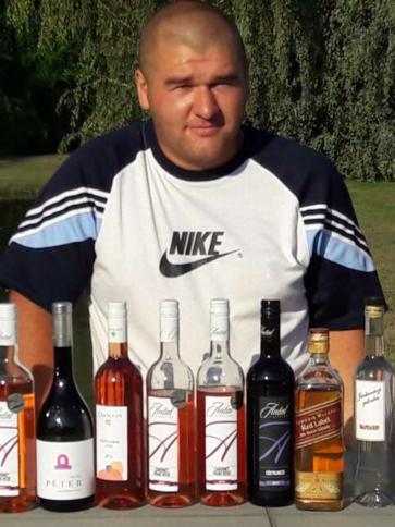 Csaba, 30 éves kunfehértói társkereső férfi profil fotója