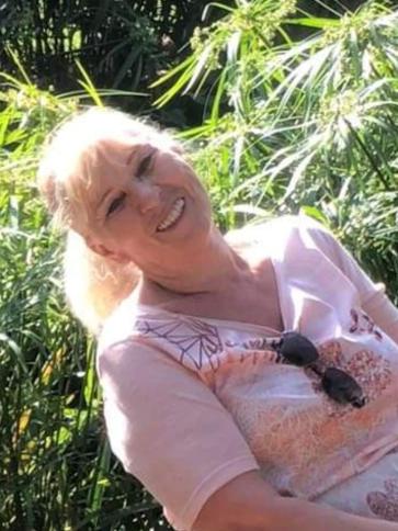 Éva, 77 éves péceli társkereső nő profil fotója Éva, 77 éves péceli társkereső nő profil fotója